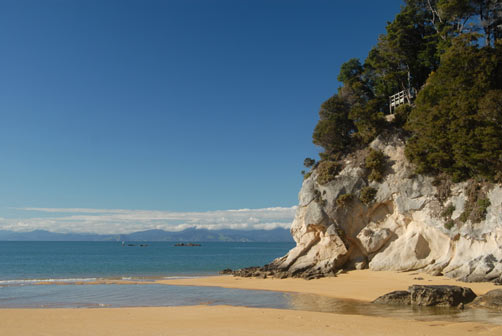 Enjoy the golden beaches of Kaiteriteri and the Abel Tasman