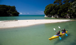 Sea kayak in the Abel Tasman (photo www.kahukayaks.co.nz)